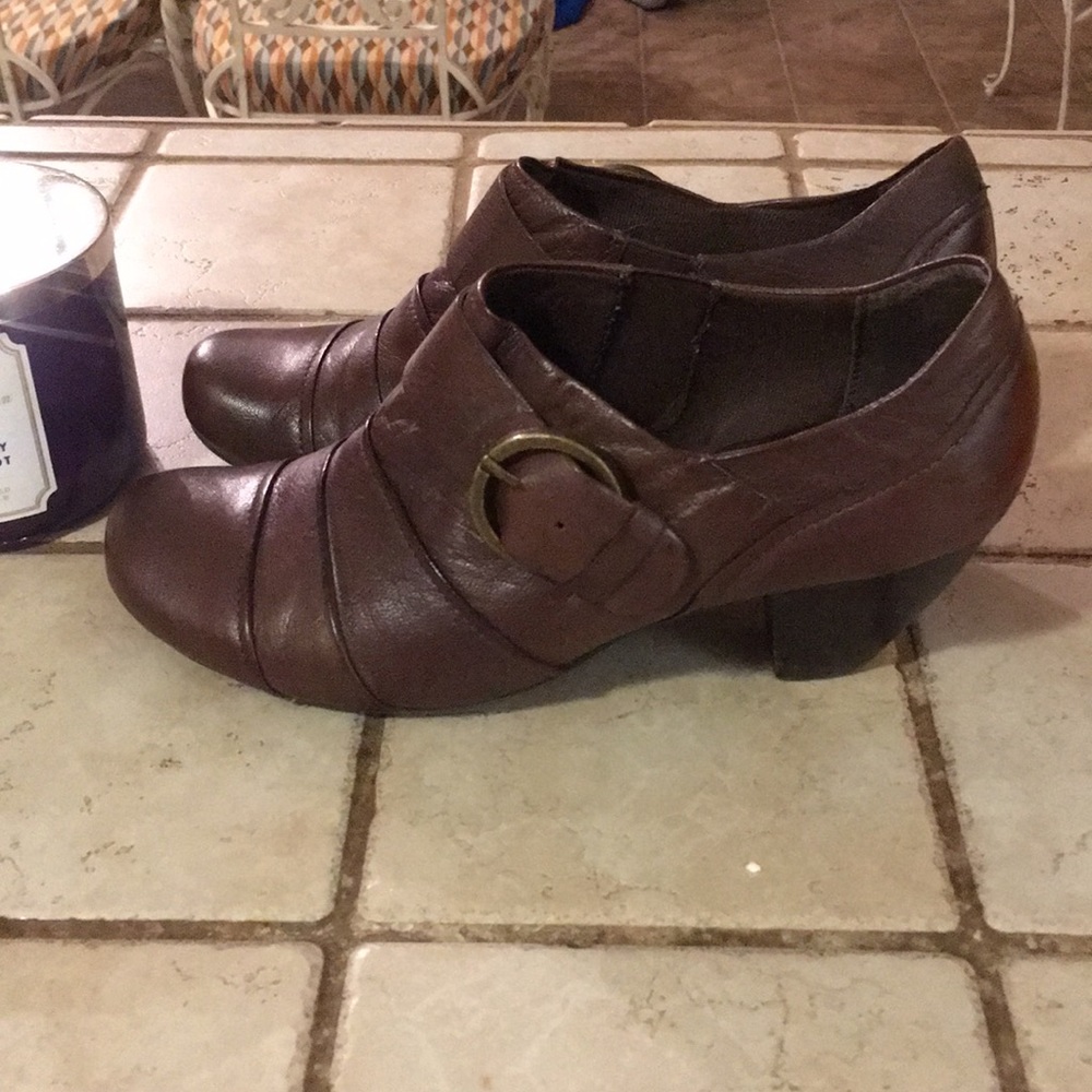 BareTraps brown ankle boots
